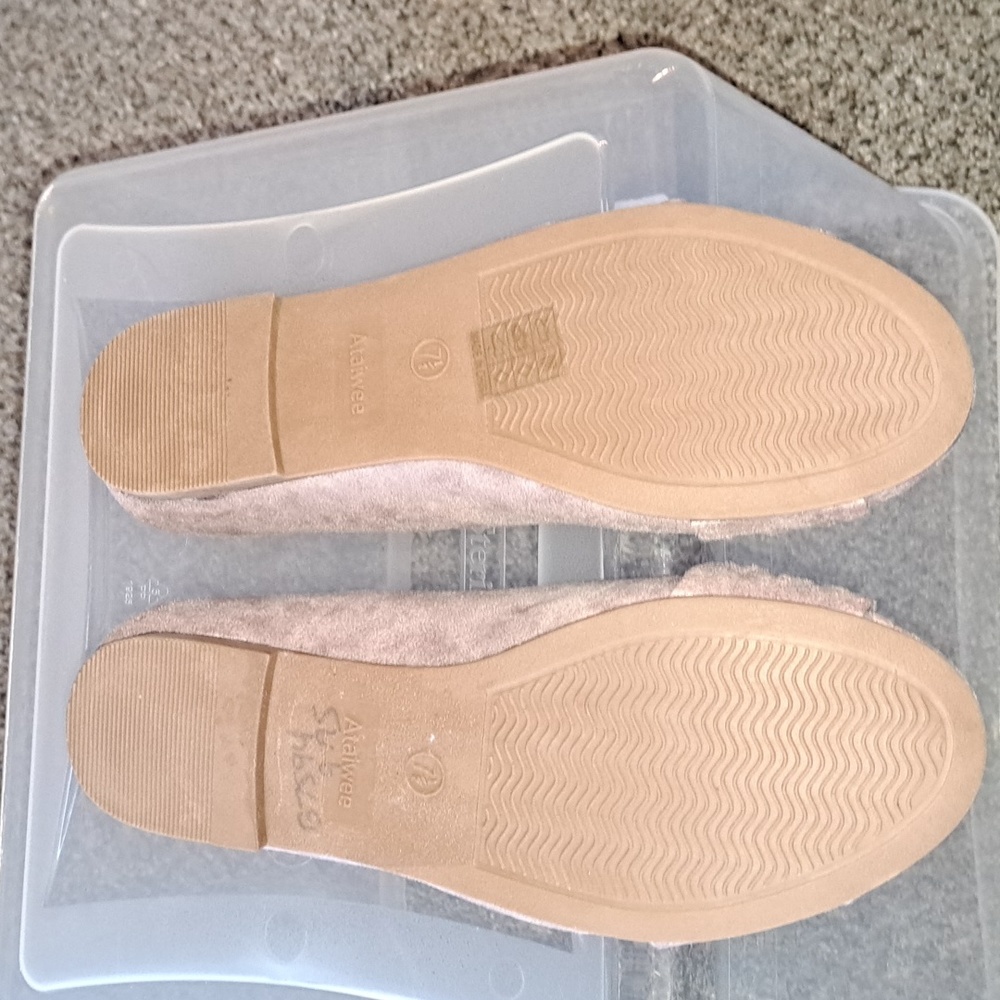 Size 7.5 light brown suede, flat shoes Ataiwee - Picture 7 of 7